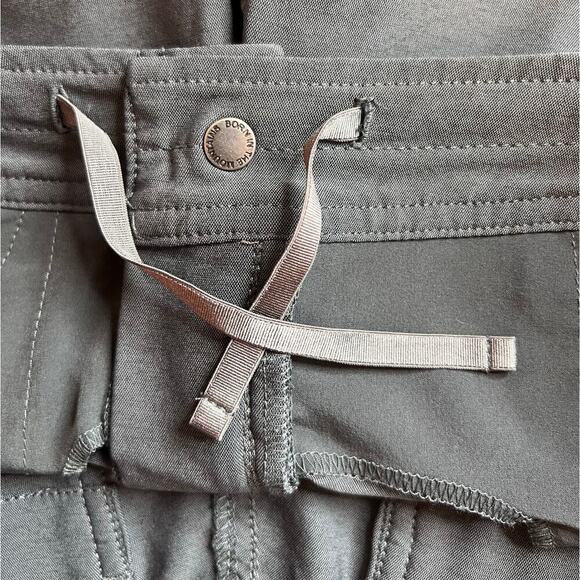 KUHL Hiking Cargo Shorts 10" Inseam in Gray Women's Size 10 - Picture 8 of 16